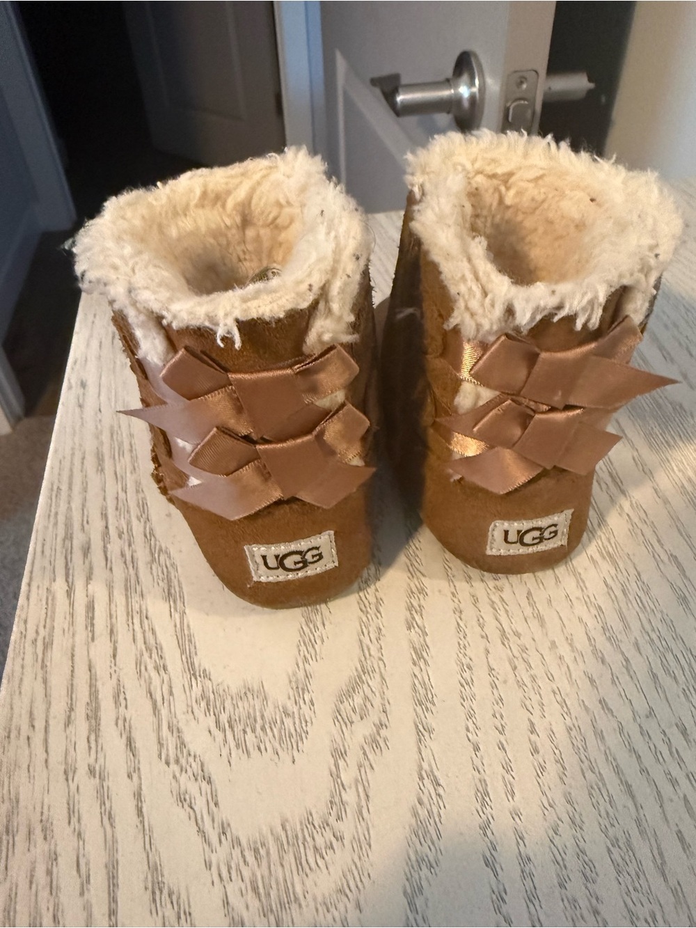 UGG Kids Chestnut Brown Bow-Back Shearling Boots